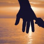 Dia dos Pais à Luz do Espiritismo: a Missão de Quem Educa uma Alma